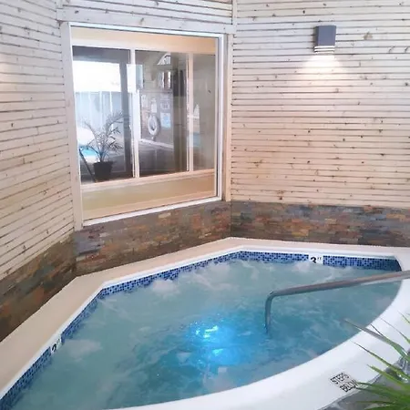 Cozy French Style Villa- 3 Bed-Casino-Pools-Jacuzzi Norwich Exterior photo